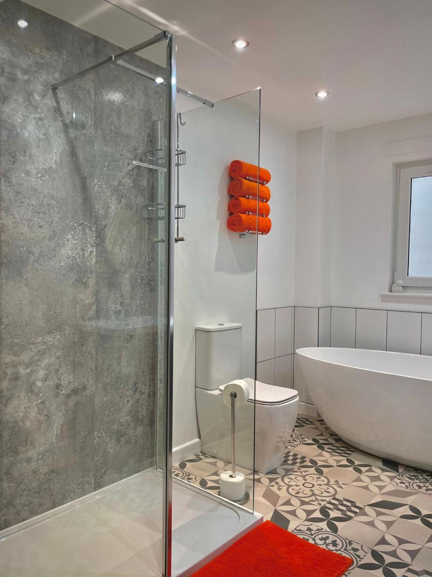 Bright 2-Bedroom Apartment With Parking In มอนโทรส ภายนอก รูปภาพ