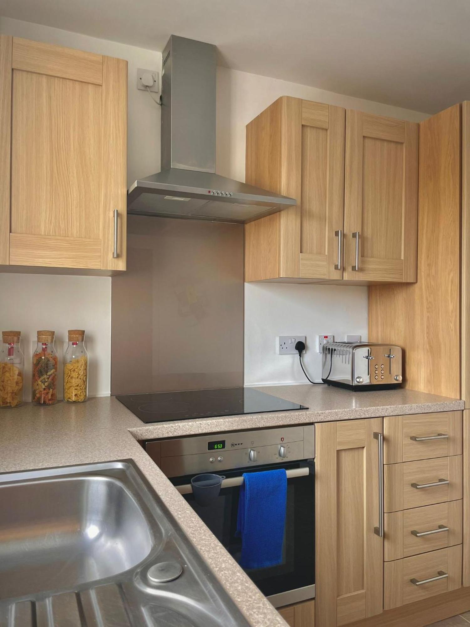 Bright 2-Bedroom Apartment With Parking In มอนโทรส ภายนอก รูปภาพ