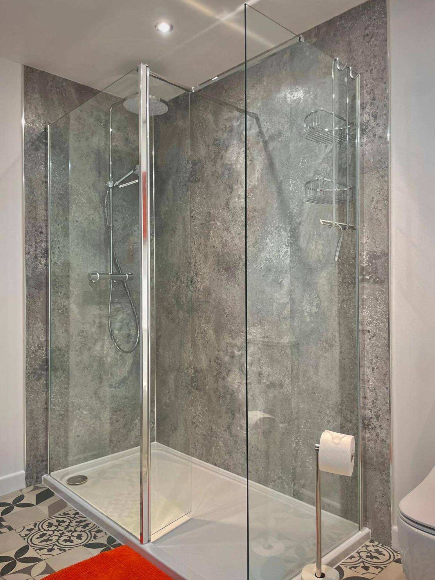 Bright 2-Bedroom Apartment With Parking In มอนโทรส ภายนอก รูปภาพ